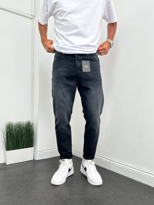 Black Jeans Slim Tapered with slight white