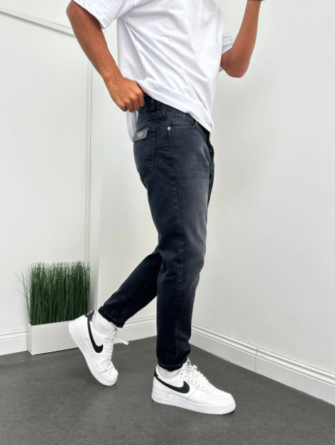 Black Jeans Slim Tapered with slight white