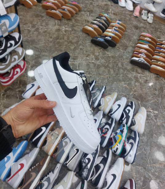 Off-White x Nike Air Force 1 Black